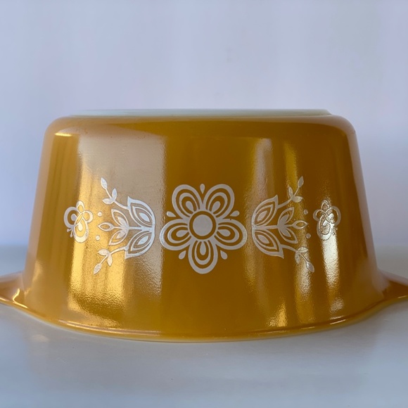 Vintage Pyrex Yellow Butterfly Gold 1 Quart Casserole Dish - Picture 6 of 9